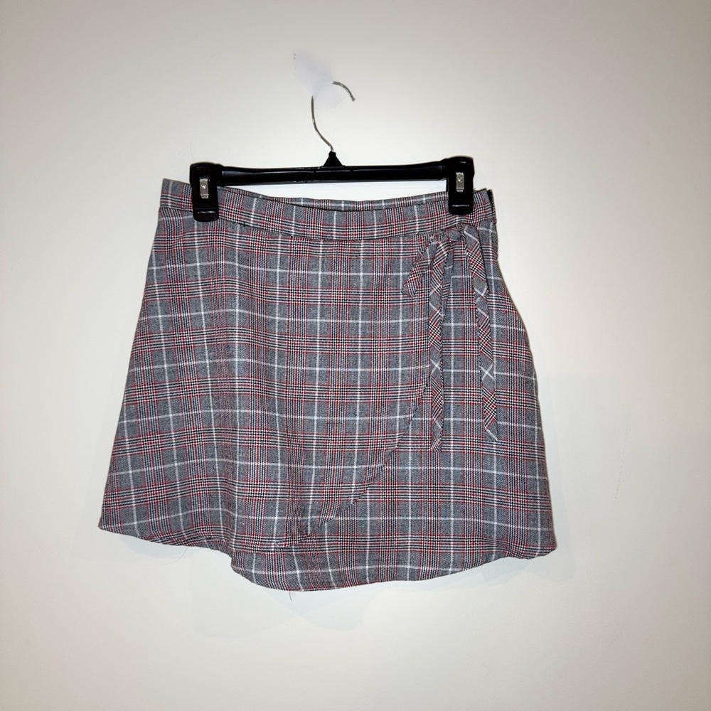 Style Rack Gray Red Mini Wrap Skort